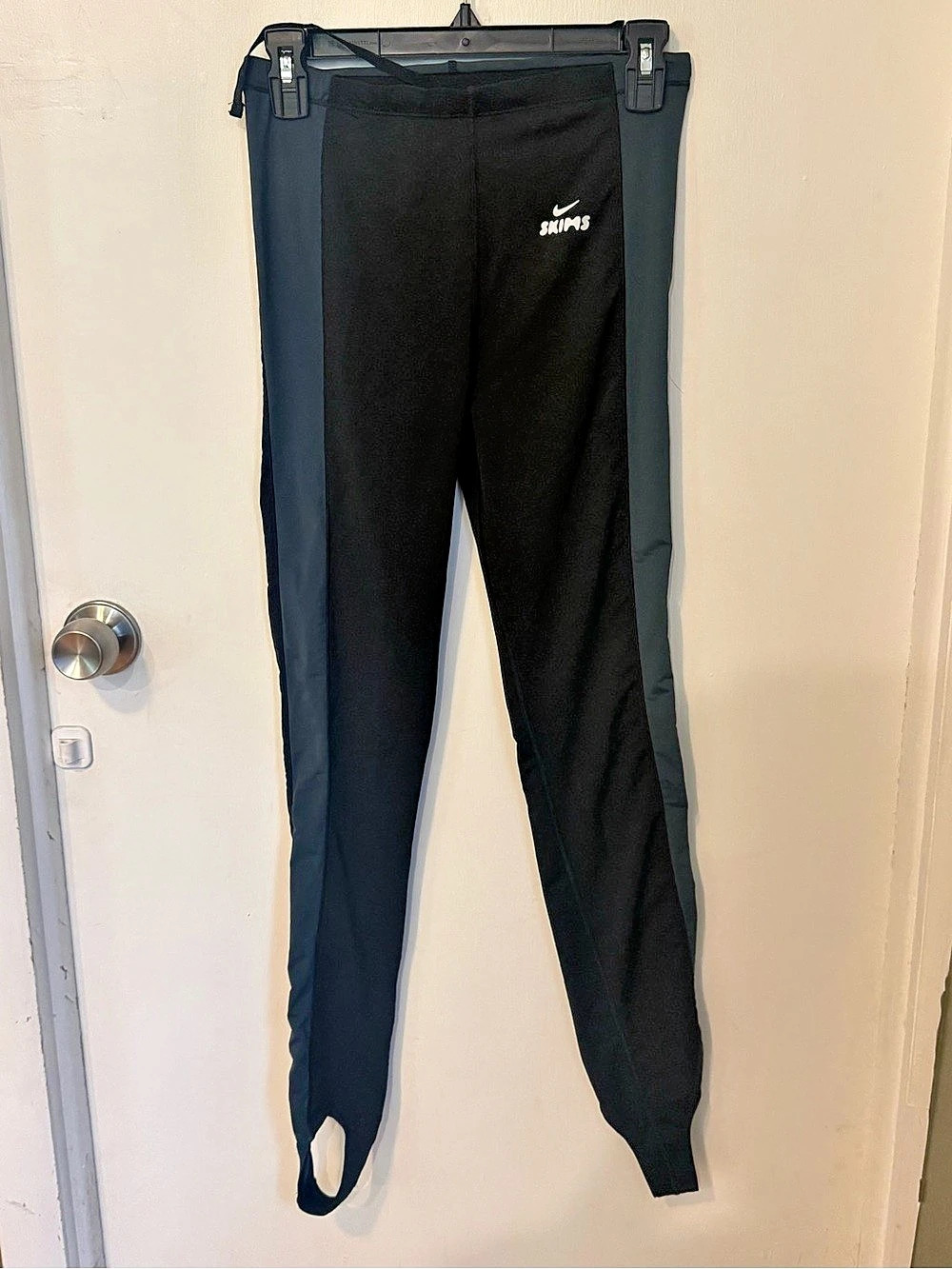 Nike Women's Stirrup Leggings Black Size Large